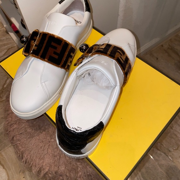 💕Fendi pearland sneakers with fur strap - Picture 6 of 13